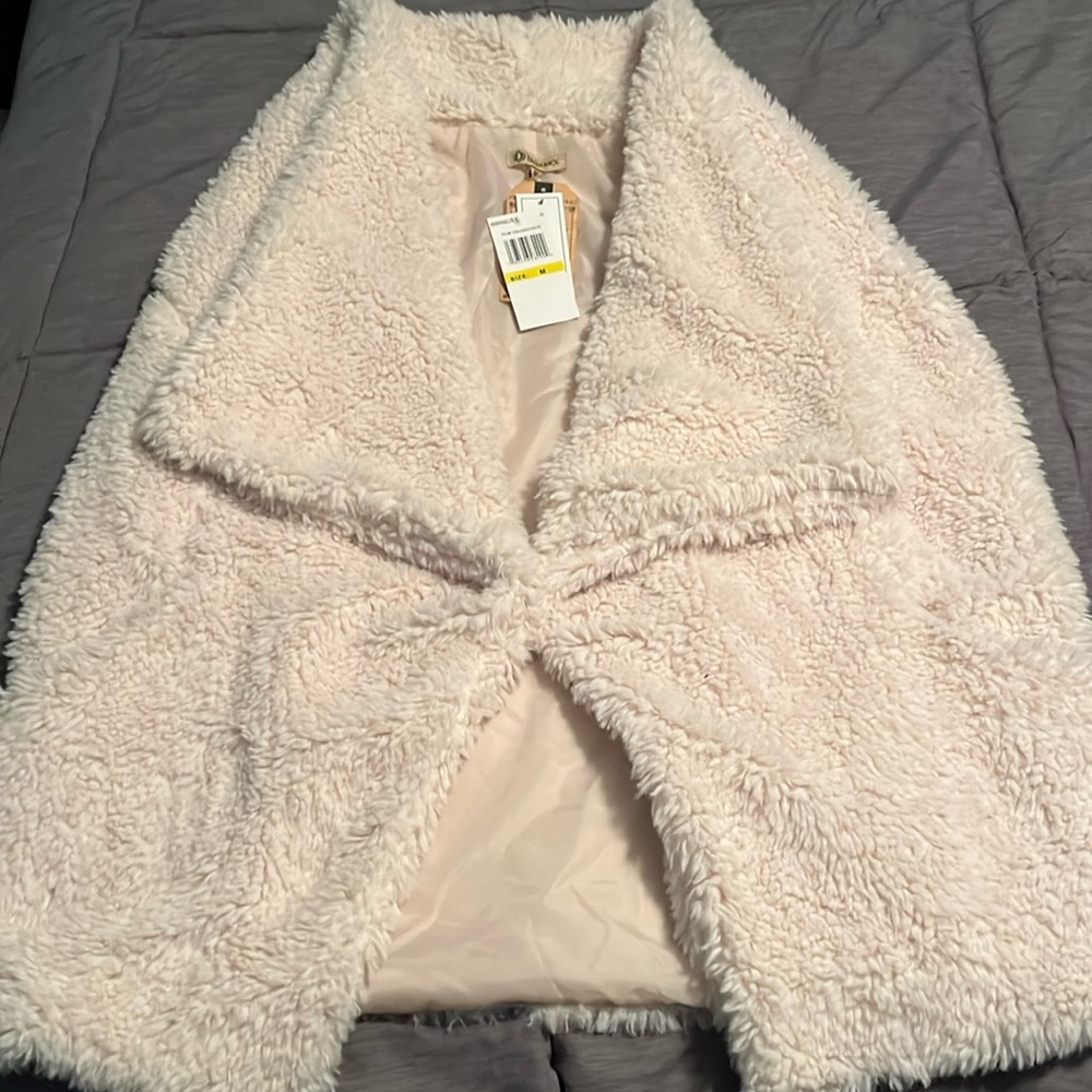 Democracy  Sherpa Vest. NWT size Medium